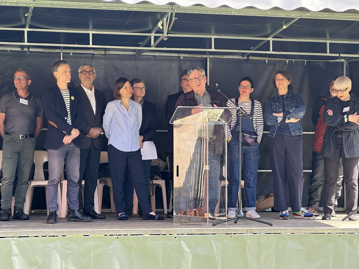 Présent ce matin dans le Vieux-Lille à l’occasion du soixantenaire de l’association « Renaissance du Lille Ancien ». Félicitations au Président Jean-Yves Méreau, garant du travail de conservation du patrimoine exercé par l’association depuis maintenant 60 ans. @Lille_en_commun