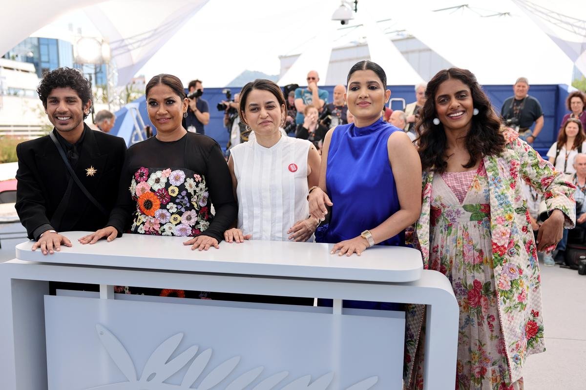 #Cannes2024: India's cinematic brilliance shines bright with Grand Prix Win!✨ 🎬#PayalKapadia's groundbreaking debut feature, 'All We Imagine As Light' made history as the first Indian film in three decades to win the #GrandPrix at the 77th #CannesFilmFestival The masterpiece