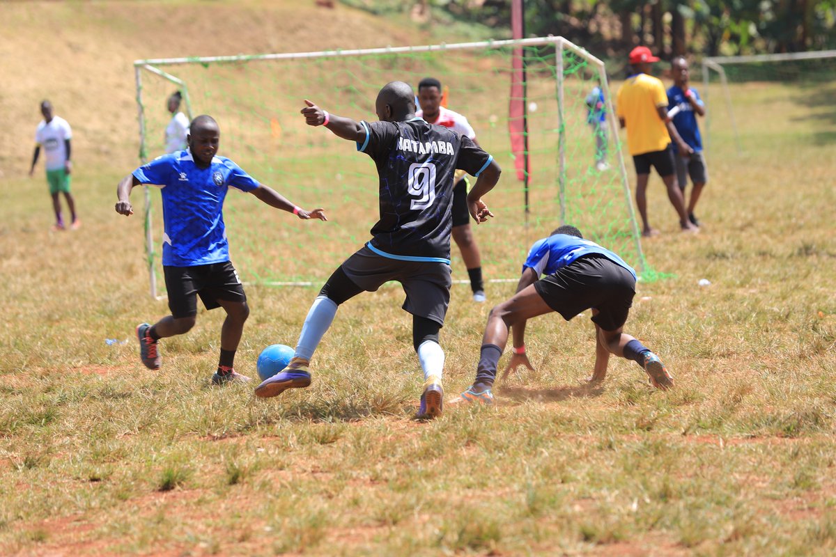 RotaractLeague's tweet photo. Dribbles past the defenders......
make your way to The Rotaract Corporate League at City High School.
#RCLI | #RotaractUgLeague | #StrongerTogether https://t.co/HsDI1tJrj9