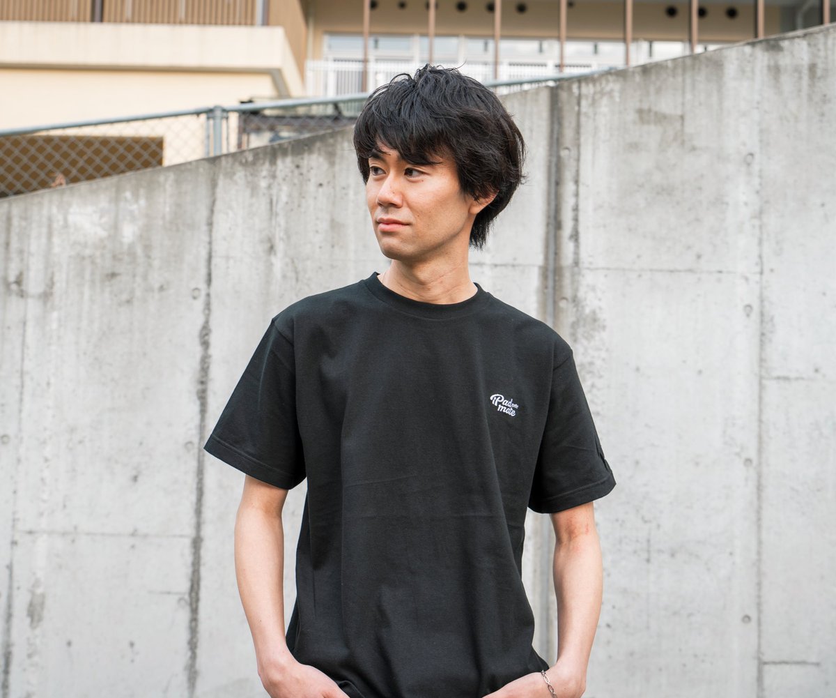 amity_sensei's tweet photo. 📣iPadmate StudioオリジナルTシャツ発売開始！

⚫︎胸元と袖のところに刺繍ロゴ
⚫︎白 / 黒 / 赤の3色展開

カジュアルで超使いやすいです😍

そして今回からECサイトも大リニューアル✨
デザインもこだわってめちゃオシャレになってるので、そこも見てみてほしいです👇👇
https://t.co/43TwL7HpqG https://t.co/oozZV6lPLW