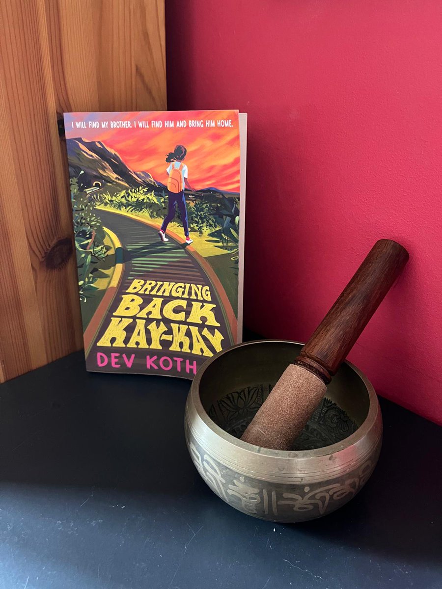 #BringingBackKayKay, the debut from super-talented @DevyaniNK @WalkerBooksUK is everything an MG own-voice adventure should be. Authentic, lyrical, Indian setting, family love - and family trouble, a girl setting out on a quest to find her missing brother. Deeply satisfying!🚀