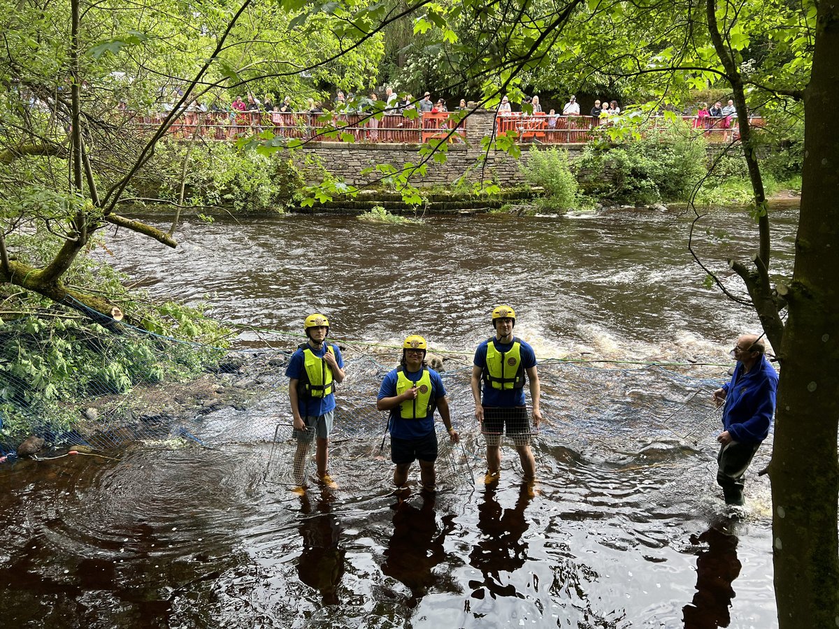 QVSchool's tweet photo. Well done to QVS MAD Group team who supported the #DuckRace yesterday at the #Dunblane Fling ❤️💛💚
Great Effort #TEAMQVS 🙌 https://t.co/IaqQGN1Nxs