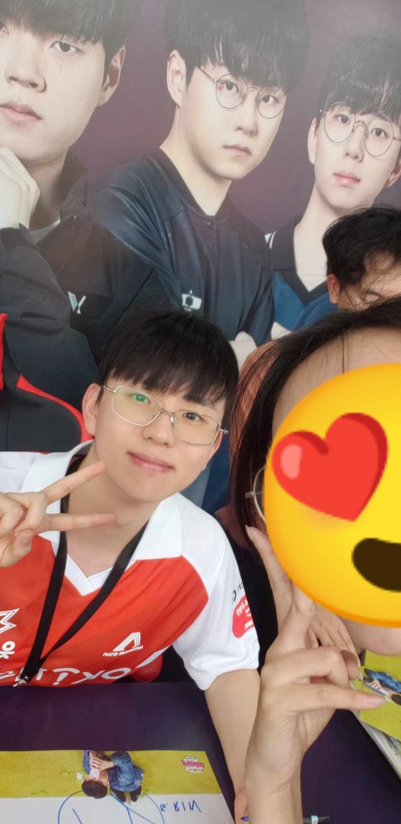 MorhomeVN's tweet photo. Ruhanie with fan 😍🥺 I miss him so much, he looks super kawaii today. 

Tks so much to Morhome follower for these cutest pics (⁠◍⁠•⁠ᴗ⁠•⁠◍⁠)⁠❤.

#Morgan #박루한 #모건 https://t.co/9tqLwOIZig