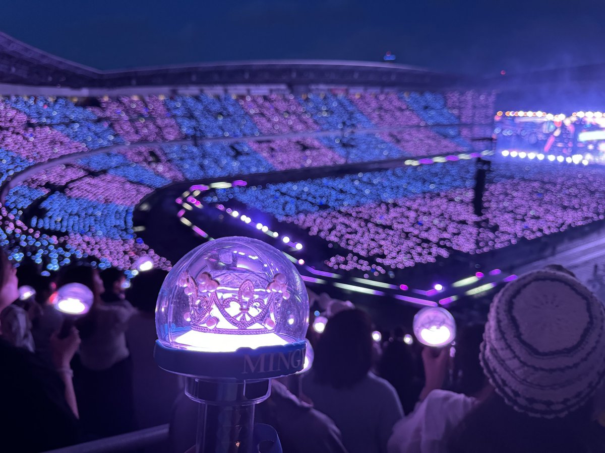 polcazone's tweet photo. Rose Quartz and Serenity ocean. 🌸💎 We are proud of you, @pledis_17 💖 https://t.co/MUeo64XDME
