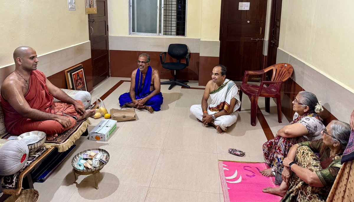 ಸಂಸತ್ತಿನ ರಾಜ್ಯಸಭೆಯ ಸದಸ್ಯರಾಗಿ ನಾಮನಿರ್ದೇಶನಗೊಂಡ ಇನ್ಫೋಸಿಸ್ ಫೌಂಡೇಶನ್  ಮಾಜಿ ಅಧ್ಯಕ್ಷೆ ಶ್ರೀಮತಿ ಸುಧಾಮೂರ್ತಿಯವರು ಸೋದೆ ವಾದಿರಾಜ ಮಠಕ್ಕೆ ಆಗಮಿಸಿ ಭಾವಿಸಮೀರ ಶ್ರೀವಾದಿರಾಜ ಗುರುಸಾರ್ವಭೌಮರ , ಭೂತರಾಜರ ದರ್ಶನವನ್ನು ಪಡೆದು ಶ್ರೀ ವಿಶ್ವವಲ್ಲಭ ತೀರ್ಥ ಶ್ರೀಪಾದರಿಂದ ಫಲಮಂತ್ರಾಕ್ಷತೆ ಪಡೆದರು
<a href="/SmtSudhaMurty/">Smt. Sudha Murty</a> <a href="/SodeMatha/">Sri Sode Vadiraja Matha</a>