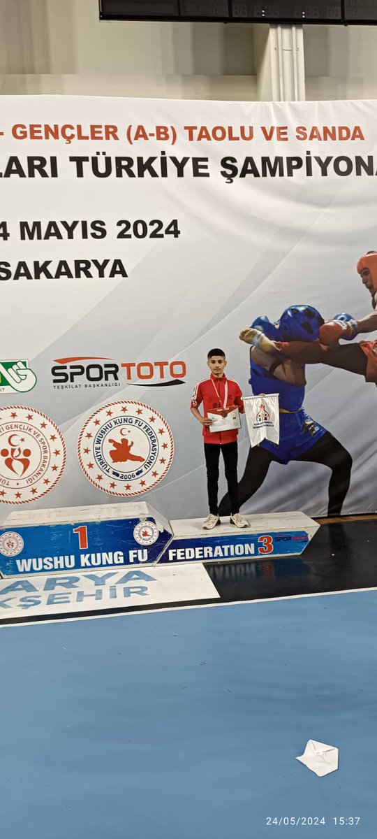 İSA GÜZEL 🇹🇷 (@isaisaguzel) on Twitter photo Okul sporları Wushu Türkiye şampiyonasında <a href="/sanliurfabld/">Şanlıurfa Büyükşehir 🇹🇷</a> sporcularımız;
Musa Burak Altundağ
Taolu Dao shu sitilinde
Türkiye 1.’si
Hasan Hüseyin Gündoğdu Türkiye 2.’si
Salih Tacer Türkiye 3.’sü olmuştur.
🇹🇷🥇👏
Sporcularımızı ve antrenörümüzü tebrik ederiz
<a href="/MithatCanKutluc/">Mithat Can KUTLUCA</a> Okul sporları Wushu Türkiye şampiyonasında <a href="/sanliurfabld/">Şanlıurfa Büyükşehir 🇹🇷</a> sporcularımız;
Musa Burak Altundağ
Taolu Dao shu sitilinde
Türkiye 1.’si
Hasan Hüseyin Gündoğdu Türkiye 2.’si
Salih Tacer Türkiye 3.’sü olmuştur.
🇹🇷🥇👏
Sporcularımızı ve antrenörümüzü tebrik ederiz
<a href="/MithatCanKutluc/">Mithat Can KUTLUCA</a>
