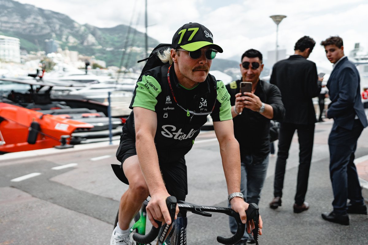 Race day in Monaco 🇮🇩🏁 @canyon_bikes @SRAMroad #VB77