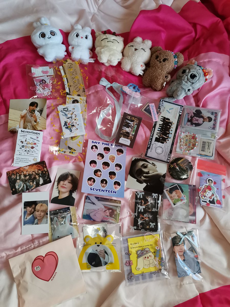 JinnyPeach00's tweet photo. Happy 9th Anniversary, my boys!🎉🎉
🍓😇🦌🐰🐶🐱: CARAT Uncle and Aunties! Please support our papas and uncles for a long time!🥰🥰
#세븐틴과_함께한청춘_벌써_9주년
#SVT_Shinin9_Diamonds
#EverlastingMemorieswithSVT https://t.co/SBY9CGaVBJ
