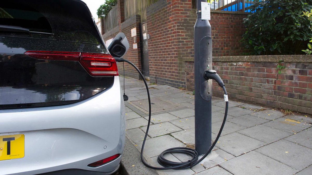 Lamppost EV chargers are the answer to how you charge your vehicle in cities. This is possible because when energy intensive street lamps were replaced by LEDs, there’s excess power for charging EVs. All cities should do this. ⚡️ h/t Robert Llewllyn