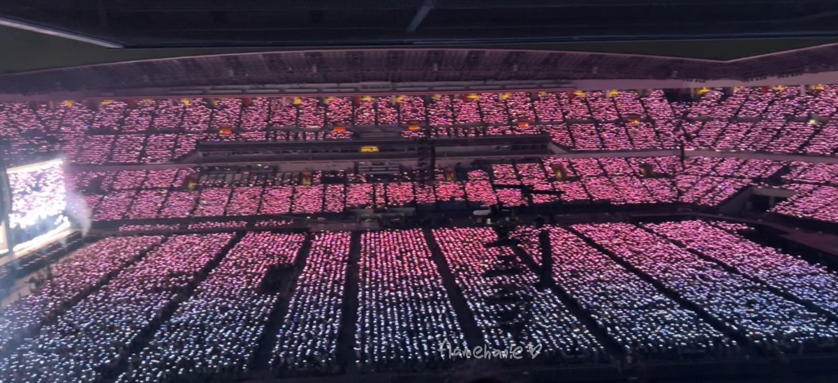 ROSE QUARTZ AND SERENITY OCEAN DAY 2 AT NISSAN STADIUM FOR SEVENTEEN ON THEIR 9TH ANNIVERSARY🩷🩵