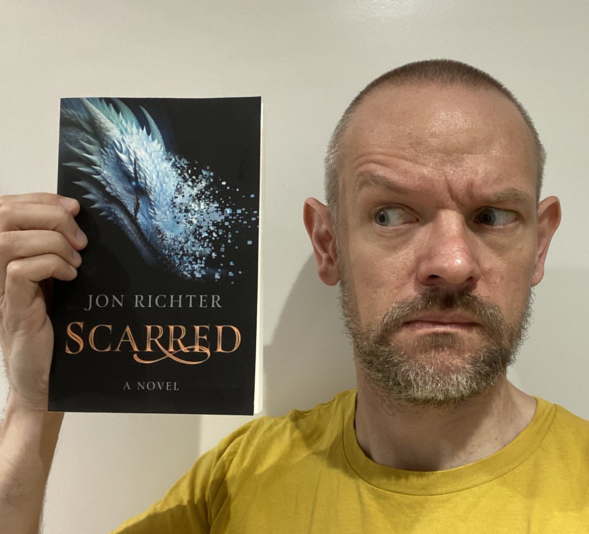 I know what you’re thinking: 🙄 another fantasy novel featuring a dragon 🥱 But TRUST ME, you’ve never met one quite like this…… Preorder Scarred today and find out what he’s hiding 😈 🇺🇸 shorturl.at/eGS47 🇬🇧 shorturl.at/bjzHT