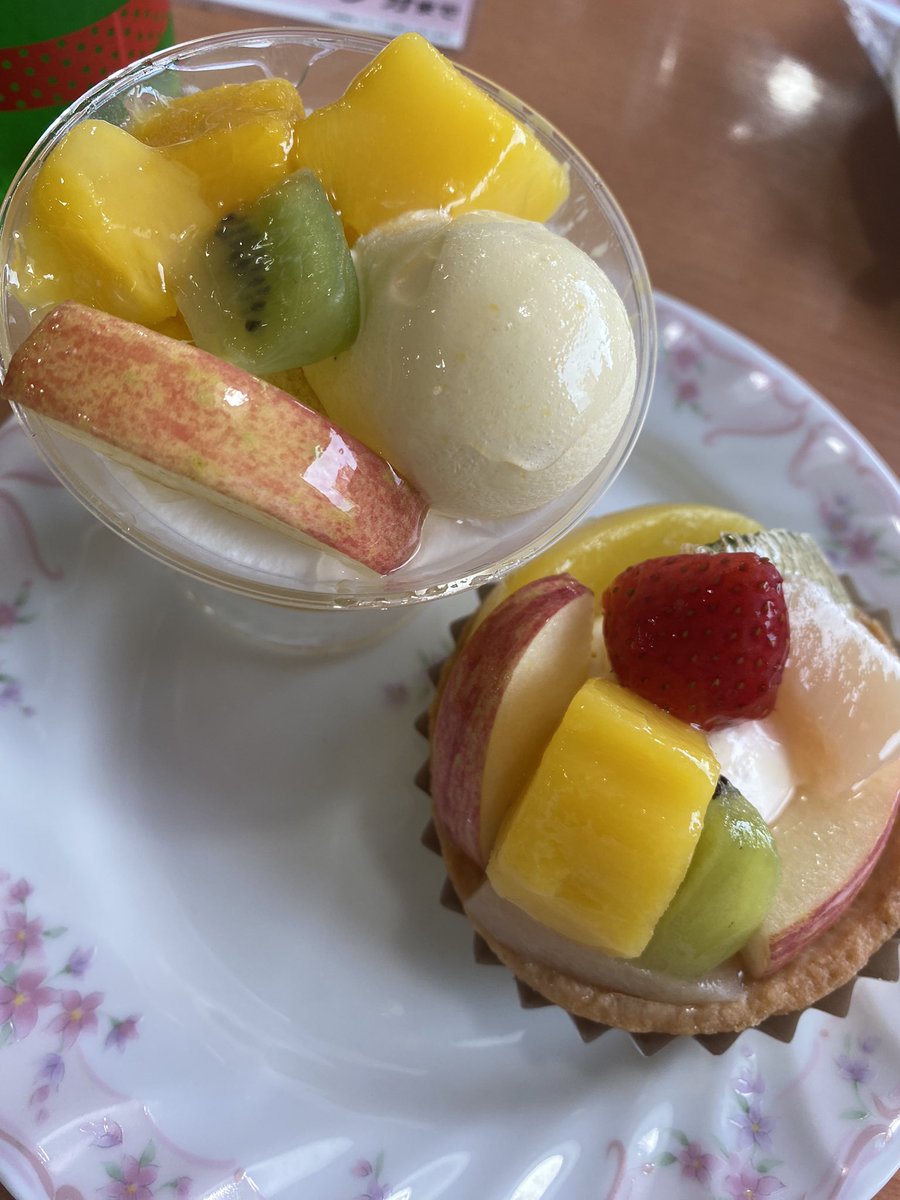 不二家ケーキバイキング- ̗̀  🍰   ̖́-
意外と食えない自分にびっくり