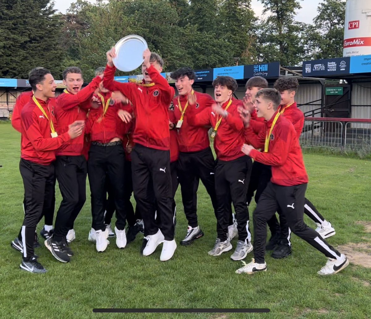 Presentation day at <a href="/HistonFC/">Histon Football Club</a> as the U16s were presented with their <a href="/EJALeague/">EasternJnrAlliance</a> medals and trophy.

A fantastic season celebrated in style. These boys work so hard, they are a great group, and a real credit to the club.

The perfect way to conclude our EJA journey.

❤️🖤 #Stutes