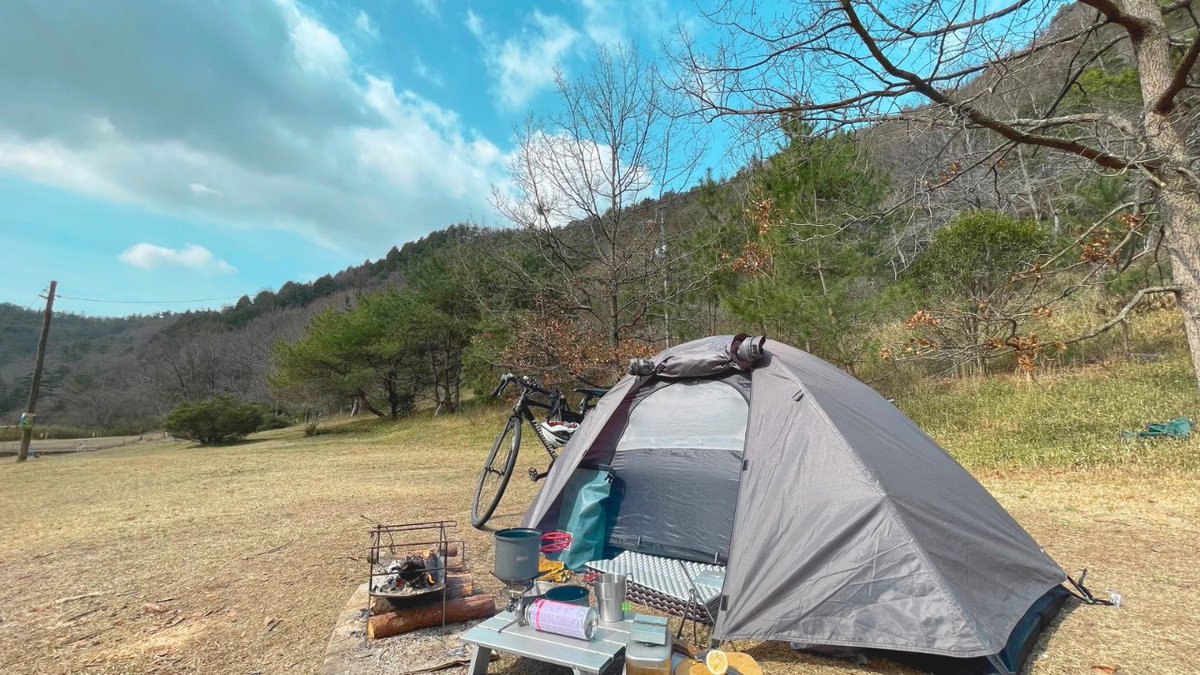 現役高校生の自転車ソロキャンパーです！
こだわりとしては軽量化が求められる自転車キャンプでも、大好きなゆるキャン△のクッカーやテーブルだけは外さず持っていくことです‼️
#ゆるキャンプサイト自慢