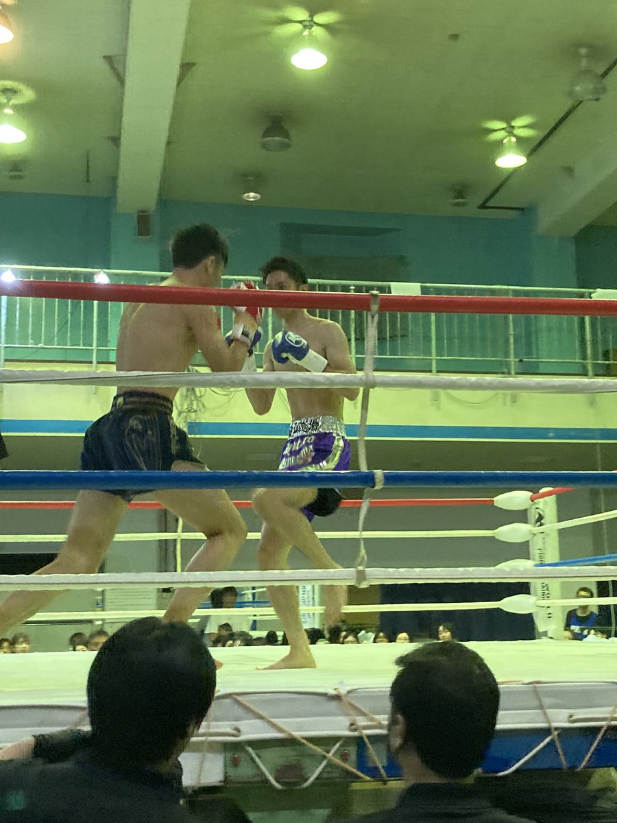 sarakaku_1000's tweet photo. 5/26 NJKF第3試合。
上杉恭平vs梅沢遼太郎:判定0-3梅沢勝利。
1R。梅沢のパンチで上杉出血。圧力に下がりながらの試合。しかし2Rからミドルを中心に巻き返す。
3Rは上杉がとってドローかと思ったが、ラスト10秒で梅沢がパンチでダウン奪取。
上杉は悔しい敗戦。
#NJKF https://t.co/z4IY2Btw1R