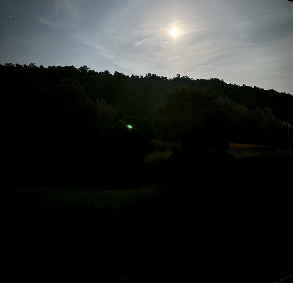 rsowder76's tweet photo. Beautiful moon over the hills of Southwest Garrard County tonight! https://t.co/BwDBf074Ff