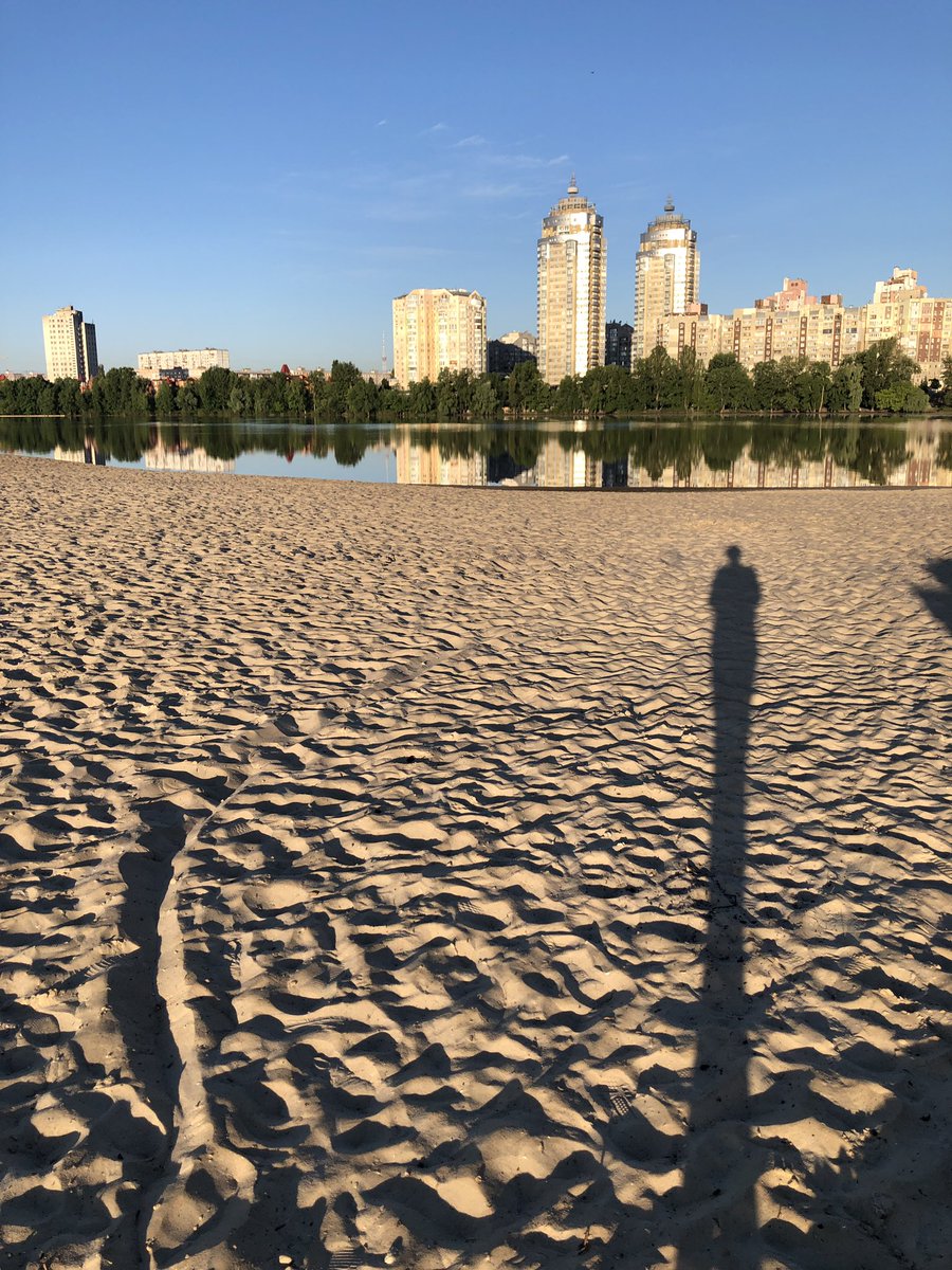 MariaS_S1999's tweet photo. Post alert run- sometimes it feels like I’m trying to run away from all this craziness, until I hit the point when I finally begin to enjoy it. Good morning from  my long shadow :) https://t.co/v0IZJK6Im2