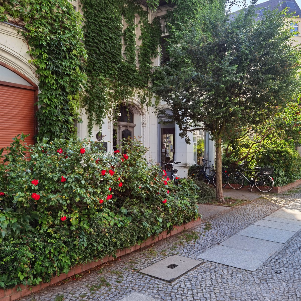 Stift_und_Bogen's tweet image. #Unsichtbargeblieben: Lucia #Böhm lebte einst in der Regensburger Straße 33 in Schöneberg. Sie war unter dem NS-Regime im Widerstand und rettete einem Juden das Leben, der Heinz #Wolter hieß. Details zu beiden Lebenswegen sind nicht bekannt.

#Berlin