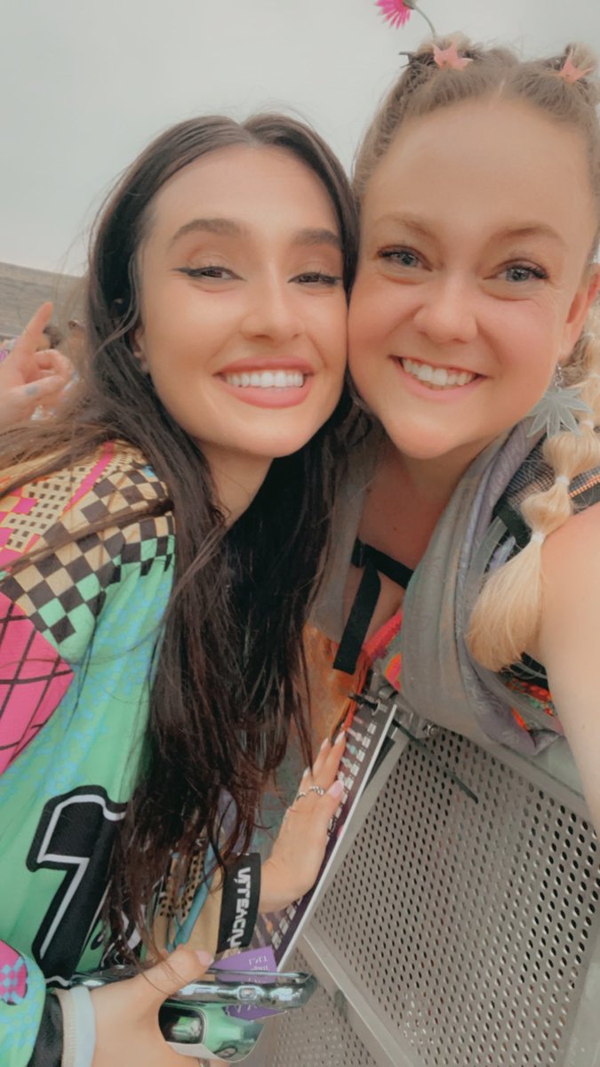 Sydney_hallmark's tweet photo. @ItsALLEYCVT fucking EPIC!!! Thank you for the picture! You’re amazing 💜🔥 https://t.co/Wfs7NWqL0e