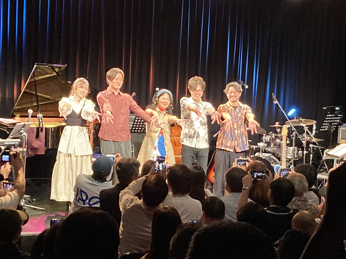 ryo_kanzyu's tweet photo. ルーツの轍を残しながら、オリジナルの風が強く吹いてる。
個人的なハイライトは、
TGIF
ブルー
人魚姫
https://t.co/1Af5qAw3Ql
Thanks for the good time!
#IRO #KINJO #金城色 #横浜minthall https://t.co/l69f4lJKsA