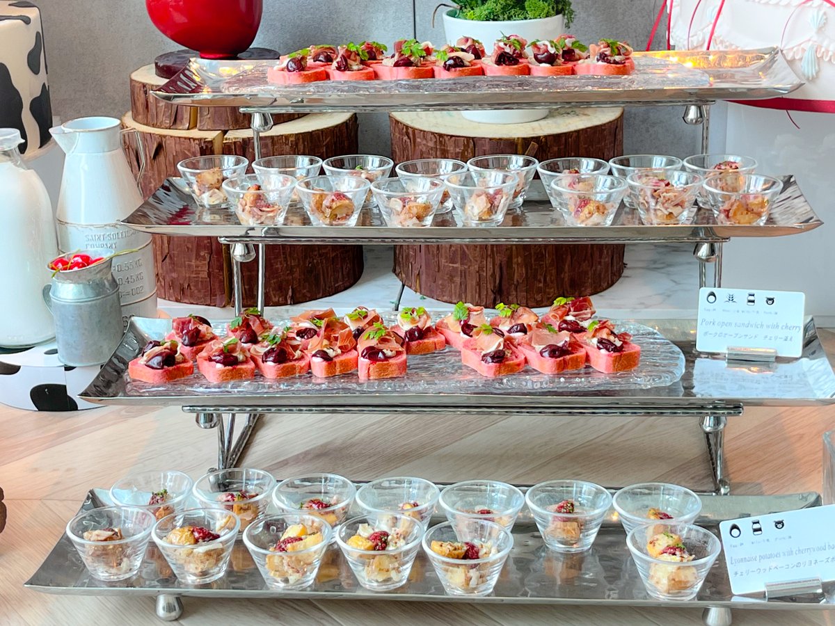 upunyan's tweet photo. アフタヌーンティー🫖🧁🍰 (@ CERISE in コンラッド東京, 港区, 東京, 東京都) https://t.co/lEQqmoOGf6 https://t.co/3gF4oKcUwu