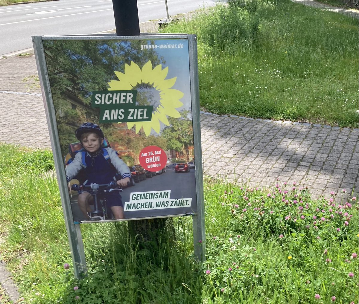 Mehr Grün, mehr Vielfalt, mehr Umwelt- und Klimaschutz. Heute Kommunalwahl in Thüringen! #WeltoffenesThüringen #AfdVerbot #WehretDenAnfängen #NieWiederIstJetzt Plakat: @Gruene_WE 🚲💚