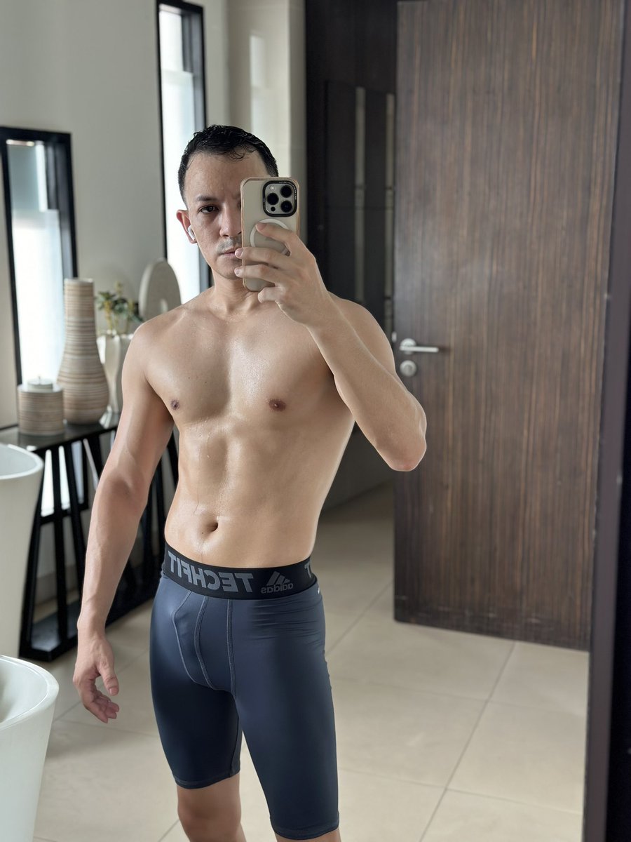 hanada_t1's tweet photo. ออกกำลังกายให้แข็งแรง https://t.co/WTKI40gapZ