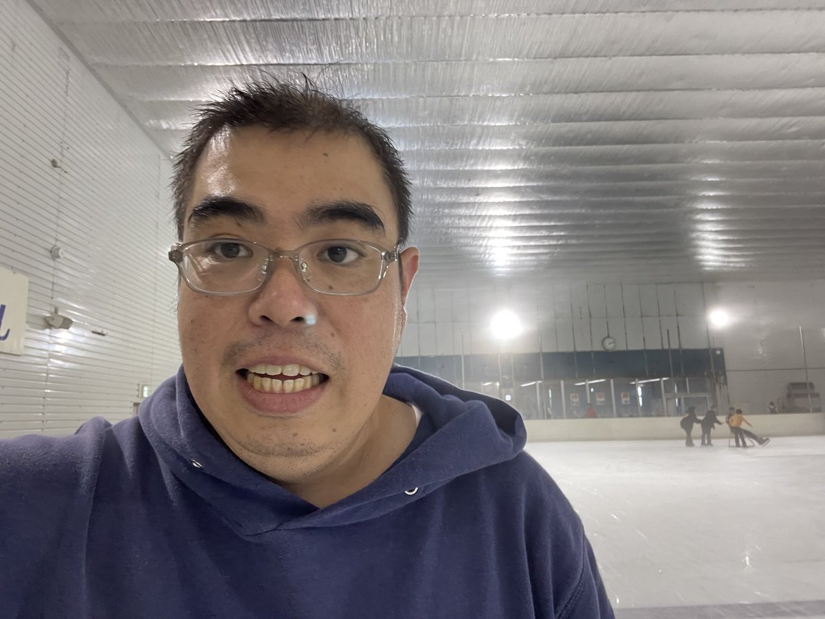 lhNLsVptY9RJUJj's tweet image. 初のアイススケート

滑るの難しい😅

#サザンヒル

#アイススケート