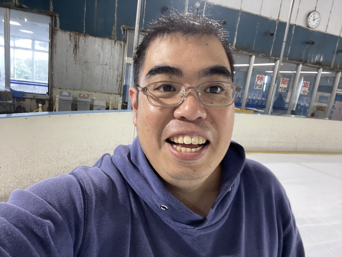 lhNLsVptY9RJUJj's tweet image. 初のアイススケート

滑るの難しい😅

#サザンヒル

#アイススケート