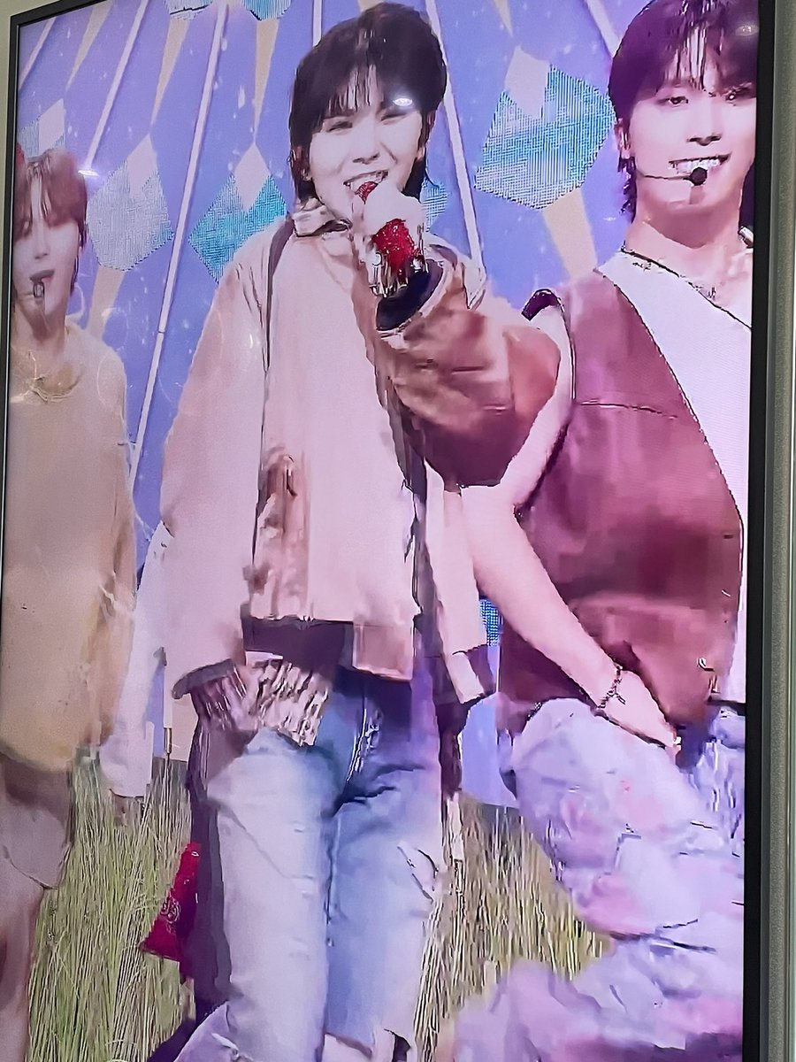 너무 알차고 예쁘게 꾸며져있었어요..🥹💓 총대 생님의 애정이 너무 잘 느껴졌어요♥︎♥︎!! 이틀차 오후에 방문하여 특전과 럭드를 즐기지 못한게 너무 아쉬웠지만 다음을 기약하며ㅎㅎ.. 준비해주셔서 감사합니다😽🫶🏻

<a href="/now_tomorrow_/">하나뿐인 지금</a> 
#세븐틴의_하나뿐인_지금
#모두_세븐틴이라_아름다워