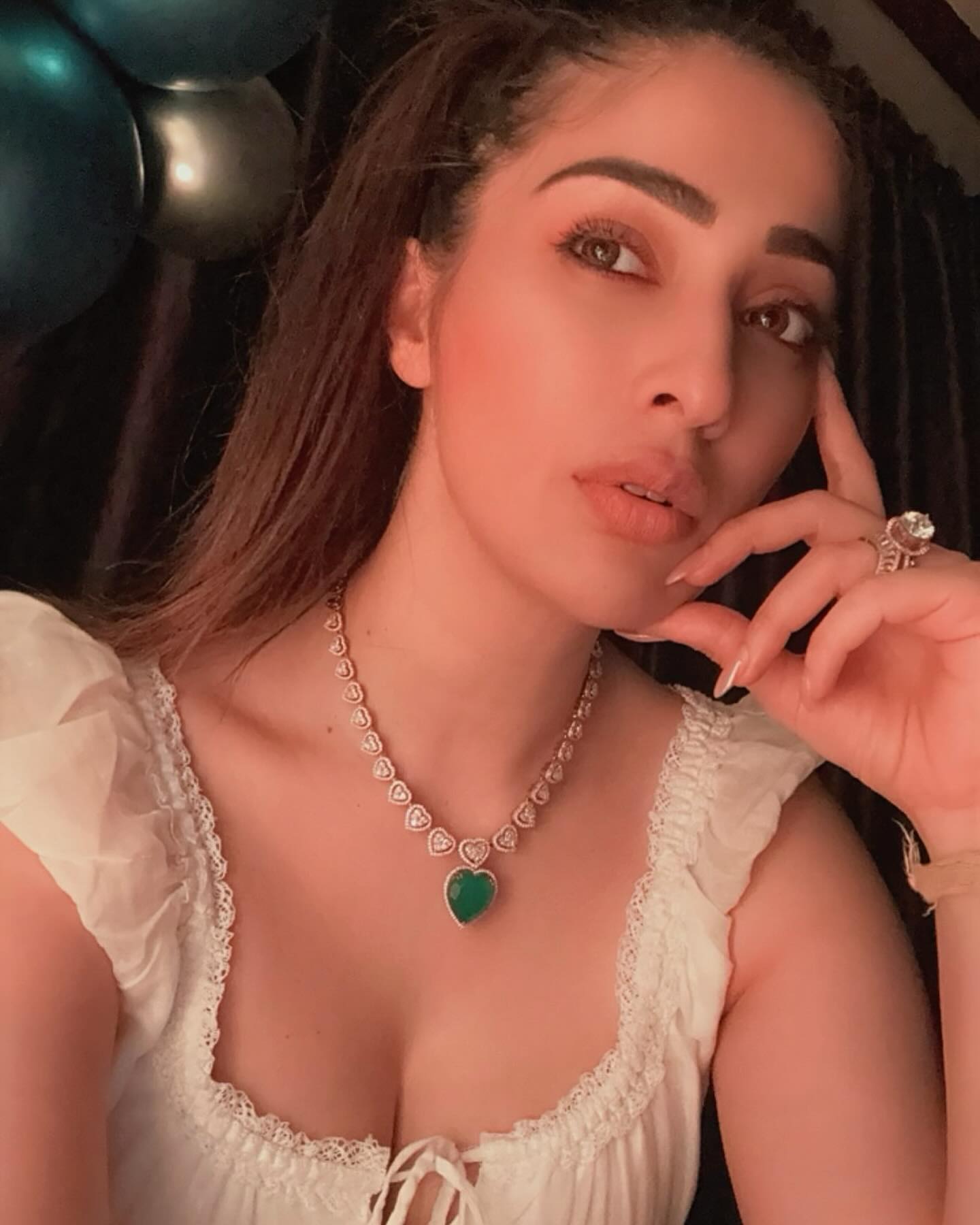 GOfFqQSbsAAGskR?format=jpg&name=large