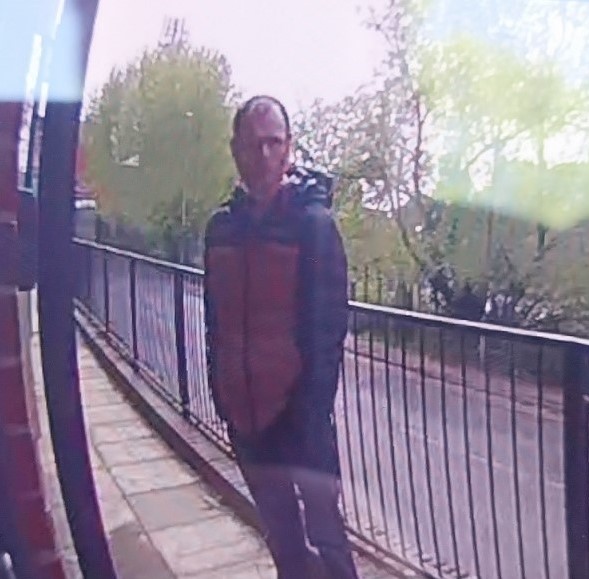 A man's gone missing from #Crewe - Jason Holbrook, hasn't been seen since around 2pm on Wednesday 15 May in the Station Road area of Sandbach. @cheshirepolice say the 45-year-old has links to #Nantwich and #Congleton