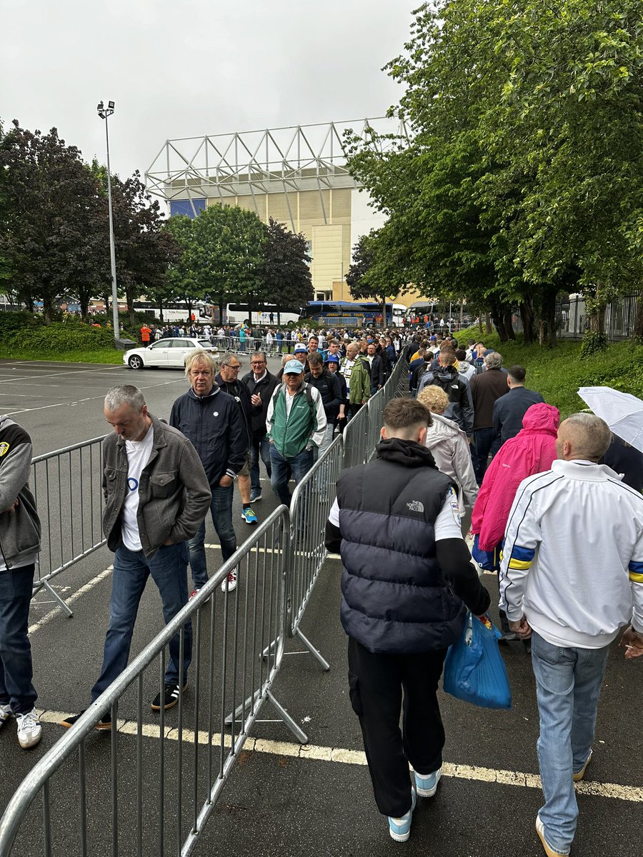 firth_graham's tweet photo. And the torture begins! #LUFC https://t.co/fh8xeqiSfH