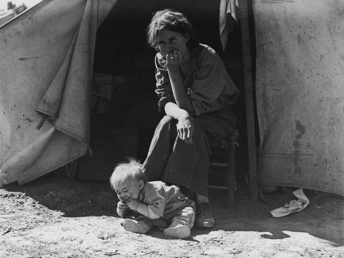 26.05.1895 ur. się Dorothea Lange, amerykańska fotografka, jedna z najważniejszych w XXw, najbardziej znana ze zdjęć dokumentujących życie w czasach wielkiego kryzysu. Do jej najsłynniejszych prac należy fotografia Matki-migrantki. #BornOnThisDay #DorotheaLange #WomensArt