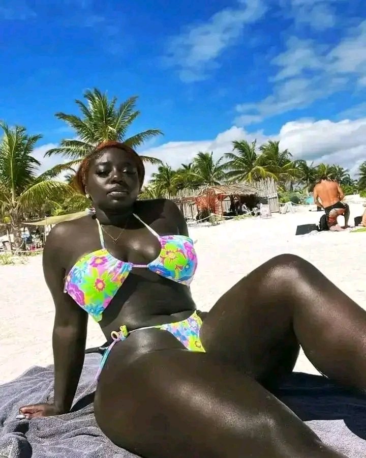 Rate her natural beauty out of 10.🥰