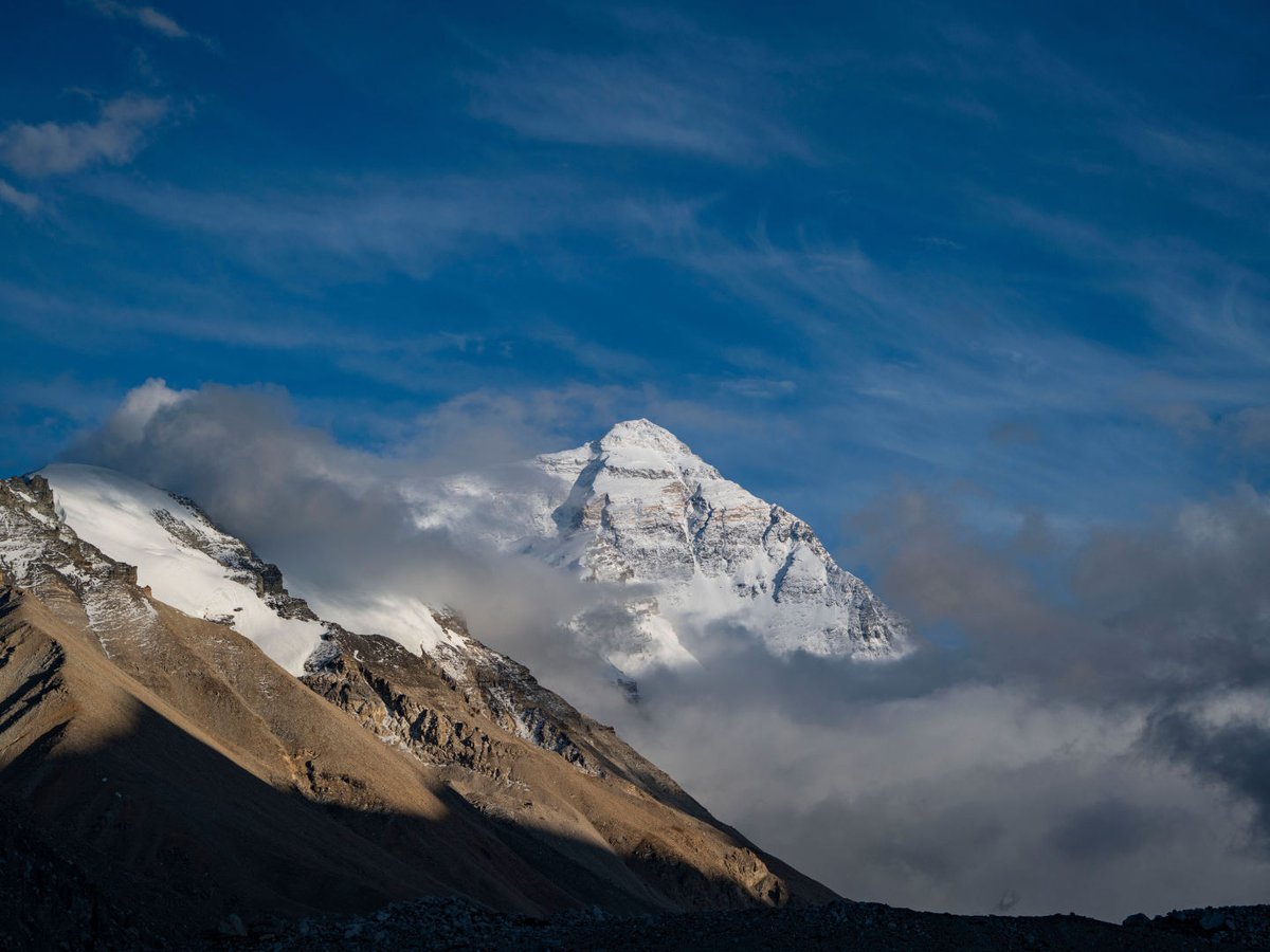 ChinaDaily's tweet image. #ChinaCanvas The Mount #Qomolangma National Park has entered peak tourism season. From Jan 1 to May 20 this year, the Mount Qomolangma scenic spot has received about 136,000 tourists. #travel