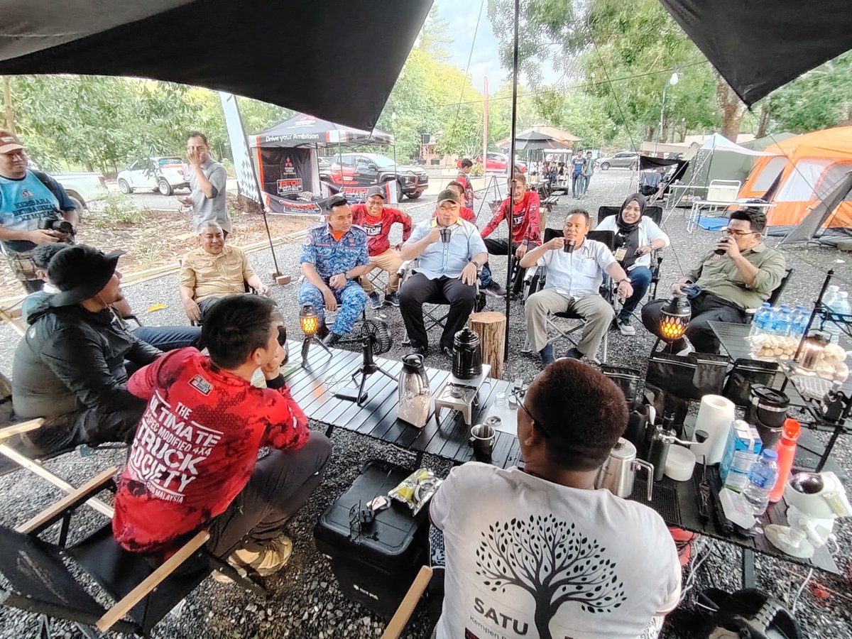 FRIMKepong's tweet photo. 𝐇𝐀𝐑𝐈 𝐓𝐄𝐑𝐀𝐊𝐇𝐈𝐑 𝐇𝐈𝐃𝐃𝐄𝐍 𝐅𝐄𝐒𝐓!
📅26/5/24
📌Stesen Penyelidikan @FRIMKepong #Perlis 

Program terakhir: 𝗧𝗘𝗛 𝗧𝗔𝗥𝗜𝗞 𝗧𝗔𝗟𝗞 pd 5pm nanti

Dikongsi juga gambar-gambar suasana meriah semalam 

#TarikanPerlis #PerlisAttraction #TourismPerlis #VisitPerlis https://t.co/XVIZIMTu7N