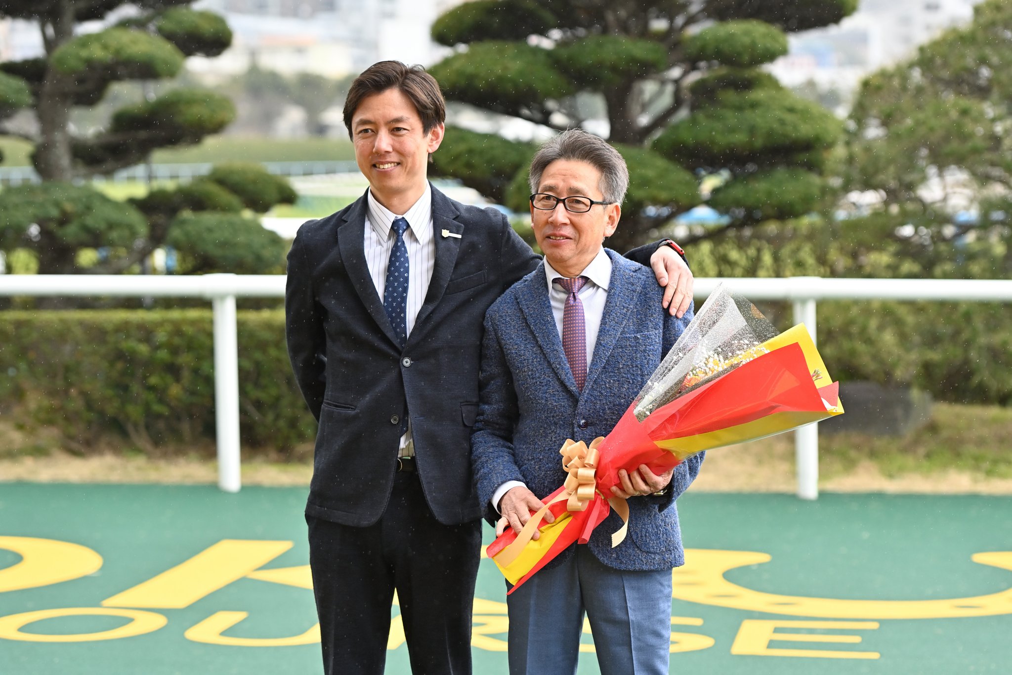（値下げ）安田翔伍調教師 100勝記念ブルゾン 202210290001221-w500_0.jpg