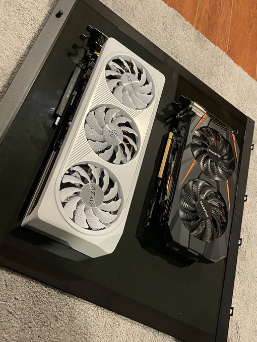 RTX 4060ti next to a GTX 1060, it&rsquo;s finally time to upgrade >:3 https://t.co/NgQkuFTkLr