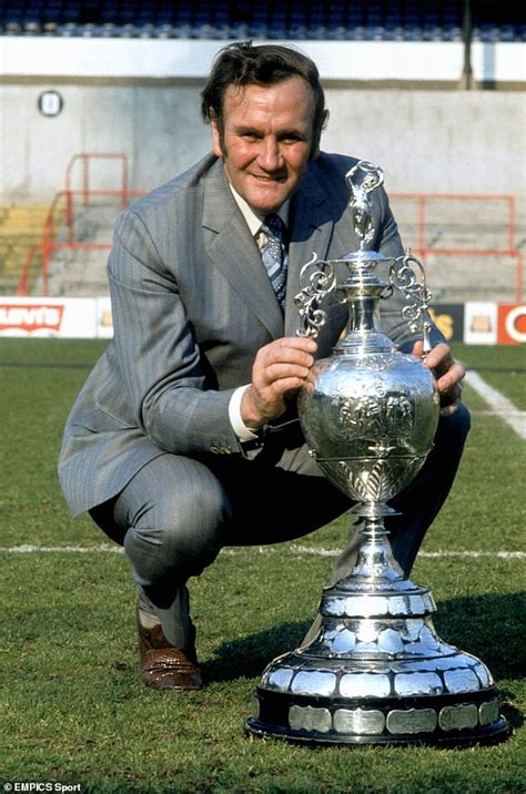 Jaynes__World's tweet photo. ⚽️ ON the day @LUFC play @SouthamptonFC, for a place in the @PremierLeague, let's remember #LUFC legend DON REVIE, who lost his life to motor neuron disease thirty-five years ago today, at the age of 61....
#DoItForDon
#MND #MoreNeedsDoing! https://t.co/Heh7EeUTNb
