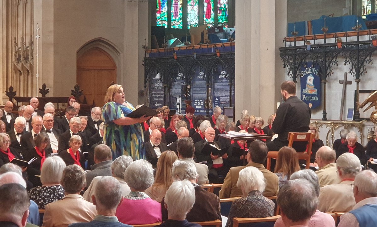 Thank you David, Faye and Ian for the fantastic Durufle Requiem yesterday. Thank you also to our very appreciative audience. The photos tell the story of PCU in great voice - and ready for our journey to Quimper to sing again!