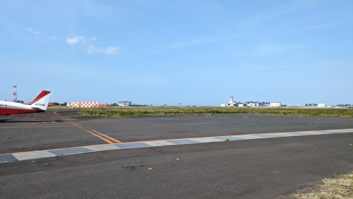 #仙台空港 ターミナルすんげー遠いんだけど しかも、一度外に出ないと行けないという σ(^_^;