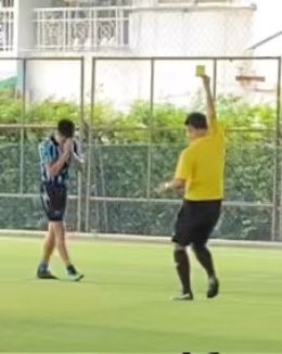 กุพึ่งรู้ว่าพี่เบนถอดกางเกงในสนามแล้วโดนใบเหลือง5555555555