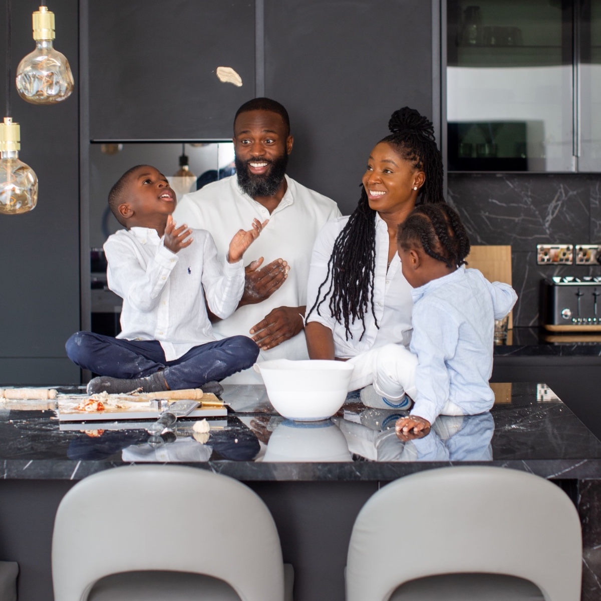 Happy #BankHoliday weekend! Spend quality time in the kitchen with your friends and family and create treasured memories together 🏡 How will you be spending this long weekend? 💬 #WrenKitchens #Wrenovation #BankHolidayWeekend #KitchenRenovation