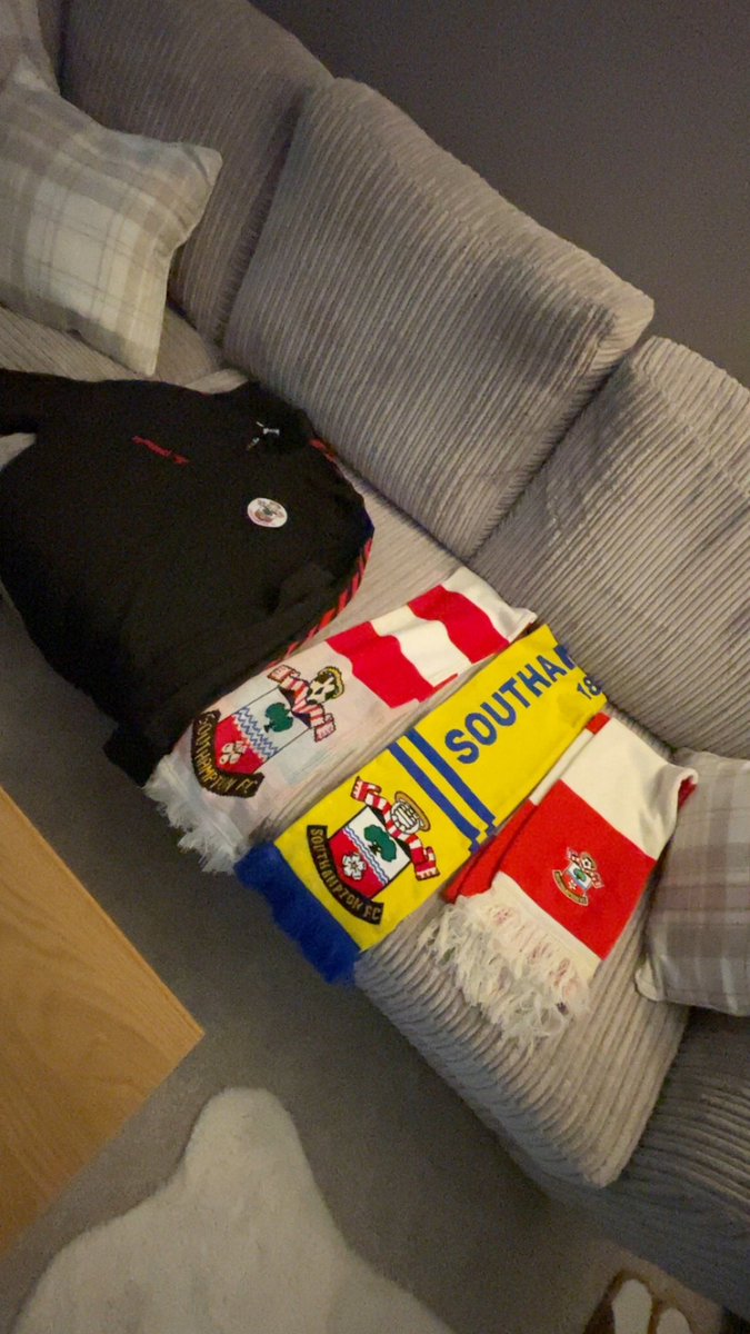 Decisions decisions 🤔🤔🔴⚪️ #saintsfc #southamptonfc #wembley #playoffs #footballday #COYR #SCUMARMY