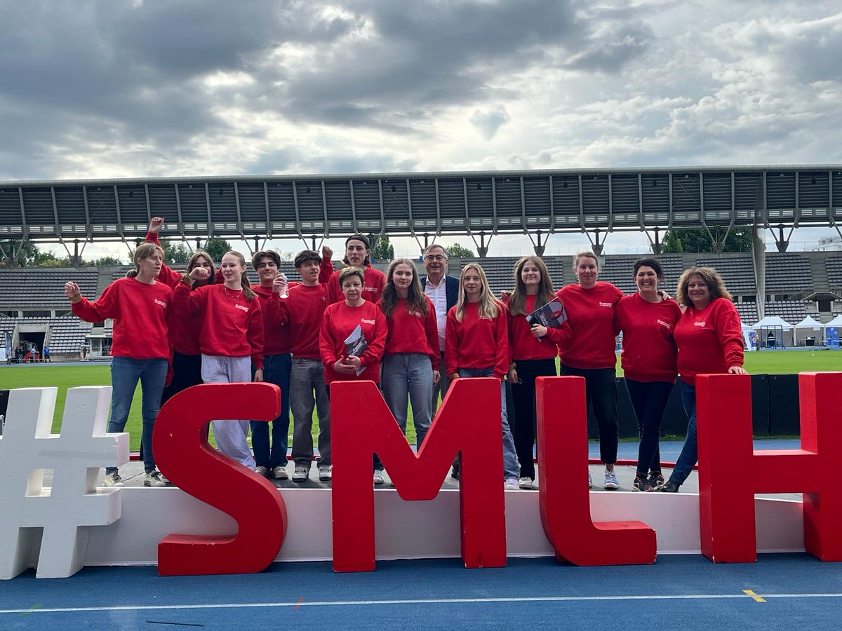 celine_schmit's tweet photo. @21Dsden  @smlh21 3 équipes de la Côte-d'Or prêtes pour les #Olympiades de la Jeunesse # SMLH plus motivés et engagés🏋️ que jamais !!! Prochaine étape : le podium !!!🏅 https://t.co/wqbvaMUsJk