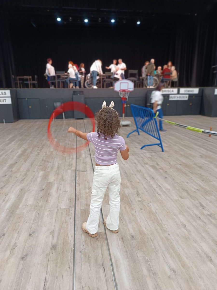 Ahir es va celebrar la 20ª trobada esportiva de residències. Un plaer participar com a voluntària i viure el bon ambient que generen tots els participants. 
Cansada però contenta!
#trobadaesportiva