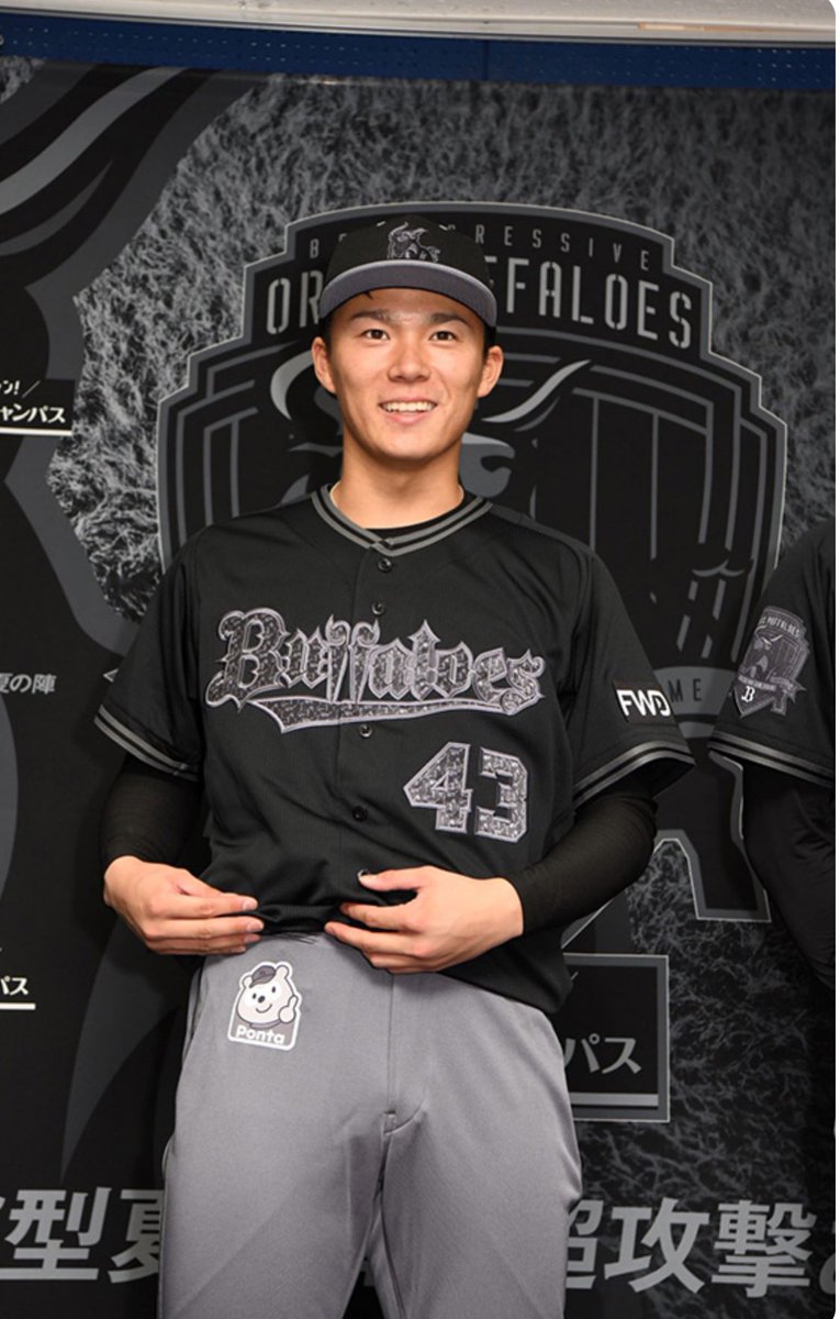 r_o_n_d_a_i's tweet image. 夏の陣ユニ、同じ黒ならこのときのがかっこいいよねー😍

#現実逃避
#Bs2019
#山本由伸