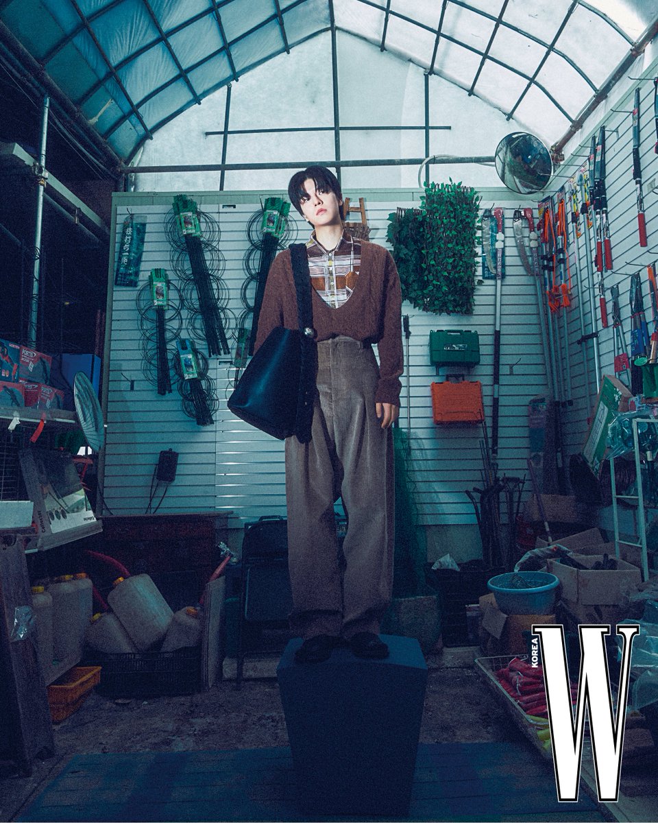 Seungmin in LOEWE Fall Winter 2024 for W Korea. Photography Wontae Go Styling Yunkee Jung and Shinhye Kim #LOEWE