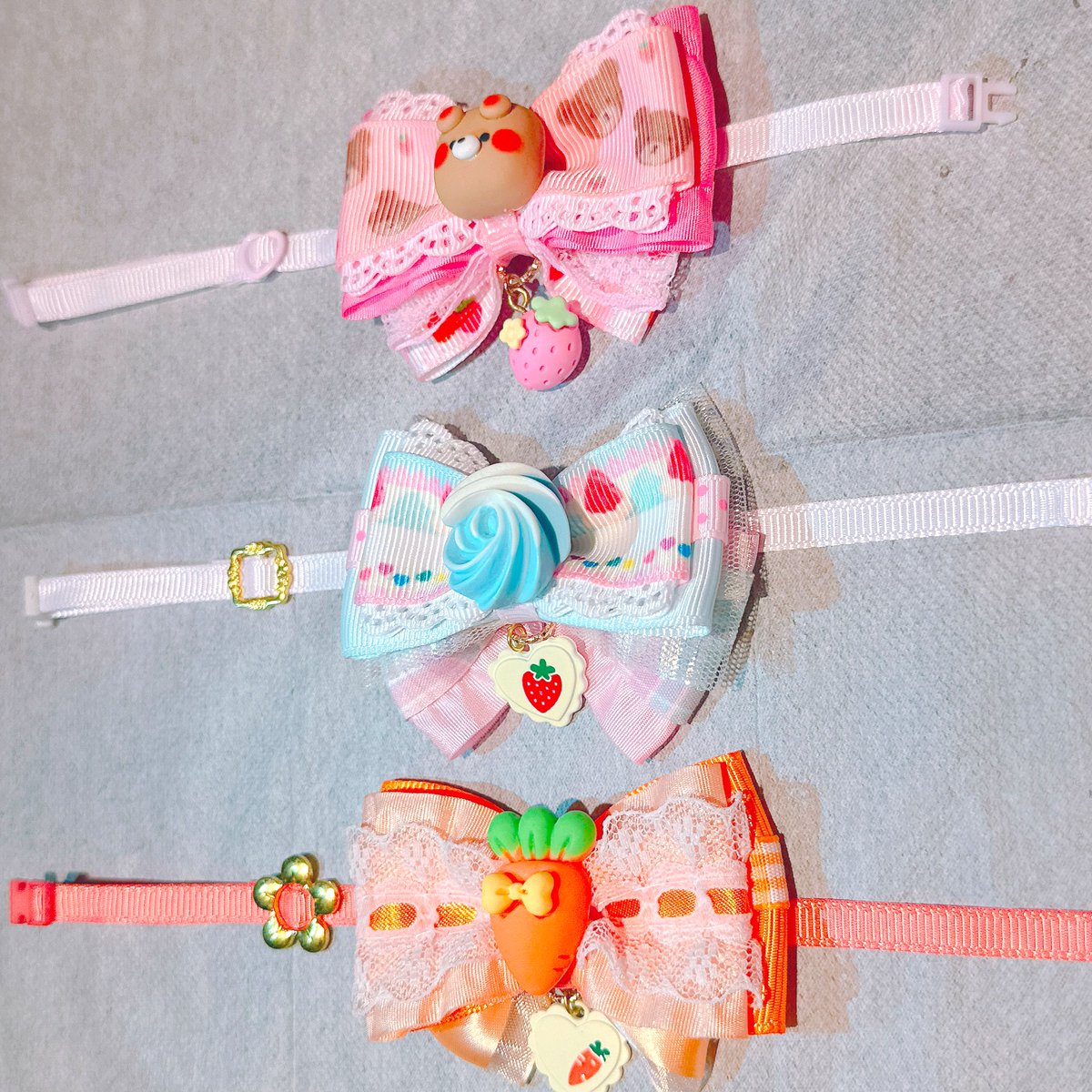 今回サイズ調整可能なドール用のベルトパーツを使用した作品は商品化しておりませんでしたが、今後通販をする際は大体全長10センチ前後(リボン幅は7〜8センチ程)のぬいぐるみに使用できる長さの作品を販売予定です🎀
この度はご購入くださった皆様、ありがとうございました。
#ぬい撮りぼん #ぬい撮り